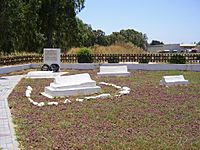 PikiWiki Israel 4359 napoleons soldiers cemetery acre