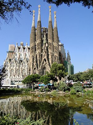 Sagrada Família, Plaça de Gaudí, Barcelona - panoramio (1)