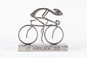 Trofee E3 Harelbeke, Tom Boonen, 2012 - frontaal (TRM0734 - collectie KOERS. Museum van de Wielersport)