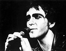 Peter Gabriel, April 1975
