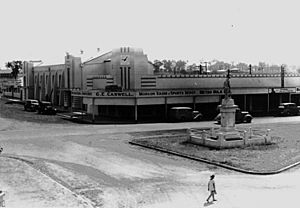 StateLibQld 1 130911 War Memorial and Civic Centre in Lamb Street, Murgon, 1938