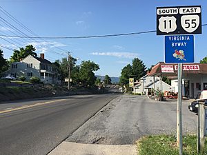 2016-07-19 08 41 13 View south along U.S. Route 11 and east along Virginia State Route 55 (Massanutten Street) just north of North Street in Strasburg, Shenandoah County, Virginia