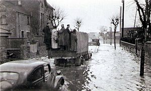 Edward Road in the floods of March 1947 - geograph.org.uk - 1572427