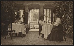 France B. Johnston and Mrs. Gertrude Käsebier on Patio of a Venetian Hotel 1905