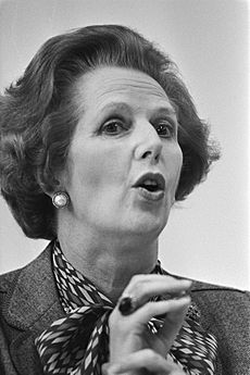 Premier Thatcher tijdens een persconferentie, Bestanddeelnr 932-7044