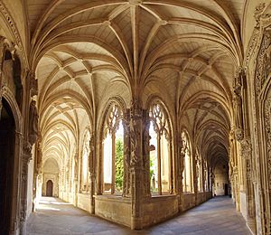 Claustro del monasterio de San Juan de los Reyes, Toledo, España.