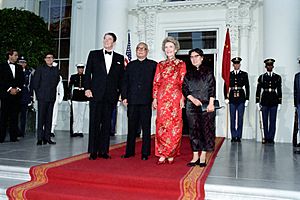 President Ronald Reagan, Li Xiannian, Nancy Reagan, and Lin Jiamei