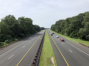2021-08-31 11 15 26 View south along New Jersey State Route 444 (Garden State Parkway) from the pedestrian overpass between Exit 9 and Exit 10 in Middle Township, Cape May County, New Jersey