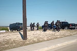 SWAT team approaches building at Fort Hood 2009-11-05