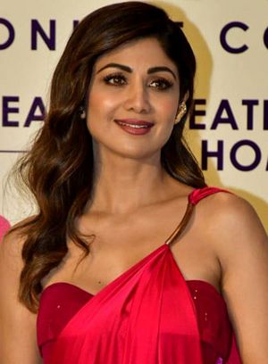 Shilpa Shetty snapped at a press conference (cropped).jpg