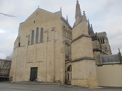 Façade Ouest de la cathédrale de Bordeaux