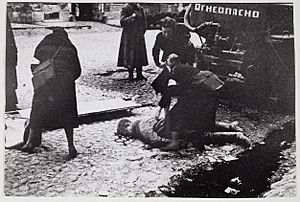 RIAN archive 888 Nurses helping people wounded in the first bombardment in Leningrad