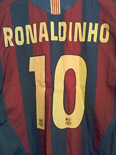 Ronaldinho-fcb-2005-2006-home-shirt