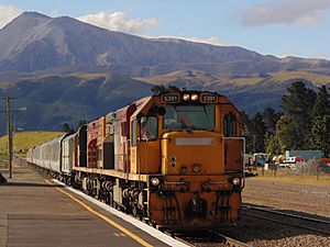 The eastbound TranzAlpine, while being hauled by DXC's 5391 and 5333, arriving in Springfield.jpg