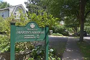 Entrance sign at the corner of Brookville Road and Quincy Street