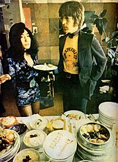 Yokoono and johnlennon pelo1972