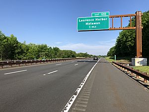 2018-05-26 08 21 43 View north along New Jersey State Route 444 (Garden State Parkway) south of Exit 120 (Laurence Harbor, Matawan) on the border of Aberdeen Township and Matawan in Monmouth County, New Jersey