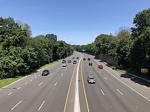 2021-07-31 12 32 42 View north along New Jersey State Route 17 from the overpass for Bergen County Route 502 (Hollywood Avenue) in Ho-Ho-Kus, Bergen County, New Jersey