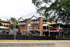Normanby Hotel from E (2016)