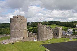 Pembroke Castle (15803980917) cropped