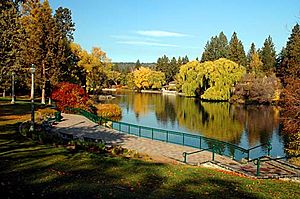 Drake Park (Deschutes County, Oregon scenic images) (desD0054b)