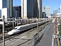 JR Central Shinkansen N700 Series passes Tamachi, Tokyo, Japan 17 03 20 (49669009511)