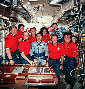 Group photograph of STS-91 and Mir EO-25