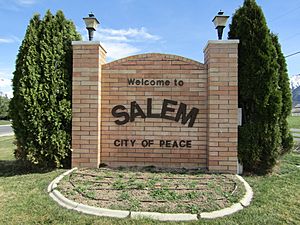 Welcome to Salem sign, March 2017