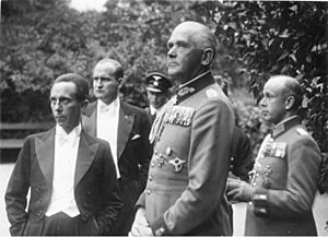 Bundesarchiv Bild 183-C10332, Bayreuth, Festspiele, Joseph Goebbels, Werner v. Blomberg