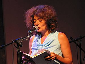Efrat Mishori reading poetry photo Esra Levi