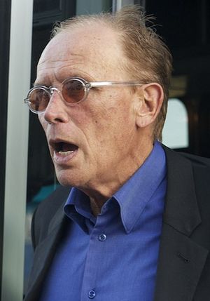 Peter Weller (cropped)