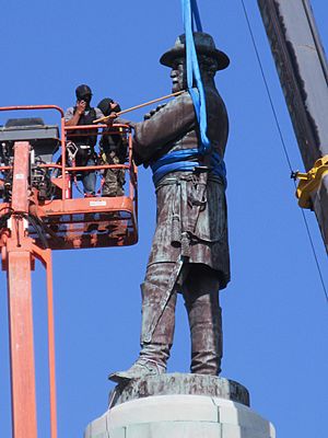 Robert E Lee Statue Being Secured for Removal New Orleans 19 May 2017