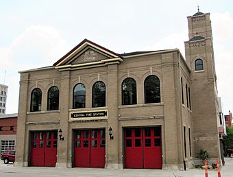 Central Fire Station Davenport, Iowa 2017 01.jpg