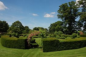 Gardens to Chastleton House - geograph.org.uk - 921214