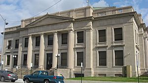 Jackson County Courthouse in Murphysboro from west