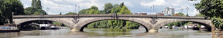 Kew Bridge panorama, 2018