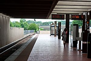 East Falls Church Metro Platform