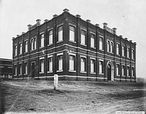 StateLibQld 1 273223 Mount Morgan Technical College, ca. 1909