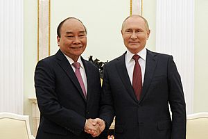 Vladimir Putin and Nguyen Xuan Phuc (2021-11-30) 01