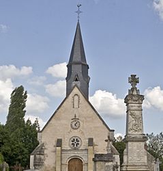 Église de la Trinité, monument aux morts, Roullée.jpg