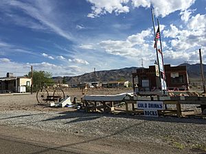 2015-04-29 17 03 23 Buildings along U.S. Route 95 in Luning, Nevada