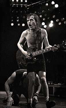 Angus Young - Manchester Apollo - 1982