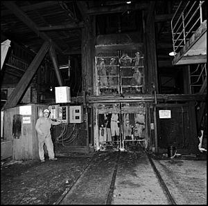 Wearmouth Colliery, miners in cage
