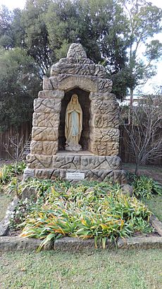 Our Lady of Assumption Convent, Warwick - grotto, 2015