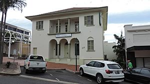 Santos House, former Commonwealth Bank (front view), 114 Goondoon Street, Gladstone, 2014.JPG