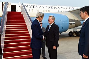 Secretary Kerry Is Greeted by U.S. Ambassador Baucus Upon His Arrival to Beijing for the U.S.-China Strategic and Economic Dialogue (27267385780)