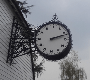 Basildon Bond Clock Apsley