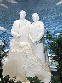 Statue of Zhou Enlai and Deng Yingchao