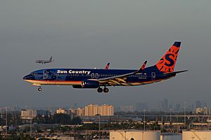 Sun Country Boeing 737-800 N809SY (15203325214)