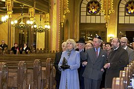 Charles and Camilla in Dohány Street Synagogue